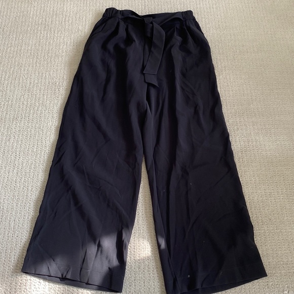 Lululemon paperbag tie waist black pants, sz 10
